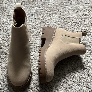 Women's Tan Chelsea Boots